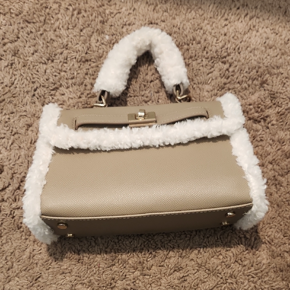 Elegant Beige and White Handbag